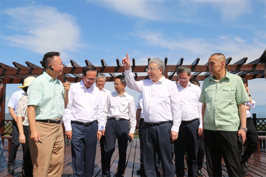 2024.06.23全國政協(xié)副主席、民盟中央常務(wù)副主席、中國科學院院士、清華大學副校長王光謙蒞臨金徽股份視察.jpg