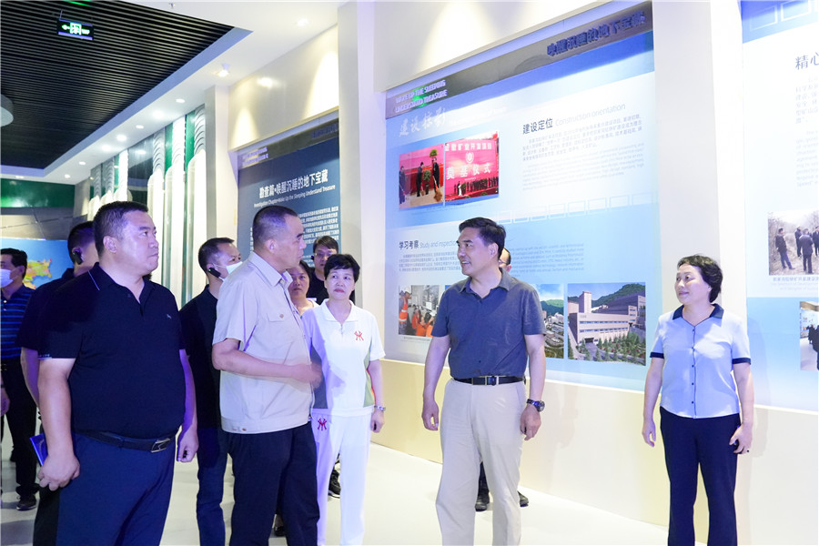 12-2022年8月，省委常委、省委統(tǒng)戰(zhàn)部長孫雪濤帶領(lǐng)帶領(lǐng)全省黨外代表人士考察團蒞臨金徽股份調(diào)研指導(dǎo)。.jpg