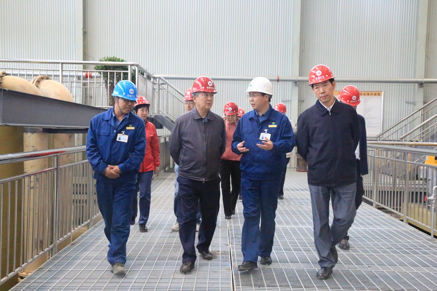 20-2016年5月，國家水利部原副部長朱登銓一行蒞臨金徽股份調(diào)研項目建設(shè)工作。.jpg