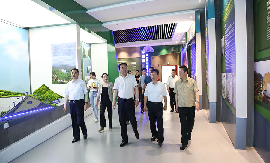 14-2021年6月，時任省委常委、省委統(tǒng)戰(zhàn)部部長馬廷禮蒞臨金徽股份調(diào)研。.jpg