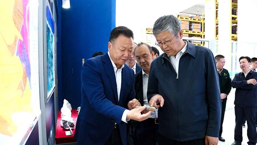 33-2021年5月，隴南市委書記張珂兵蒞臨礦區(qū)調(diào)研尾礦庫治理及綠色礦山建設(shè)情況。.jpg
