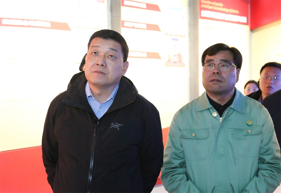 38-2023年12月，民建甘肅省委員會主任委員，全國政協(xié)委員，甘肅省政協(xié)常委，省生態(tài)環(huán)境廳廳長，省核安全局局長葛建團蒞臨金徽股份調(diào)研。.jpg