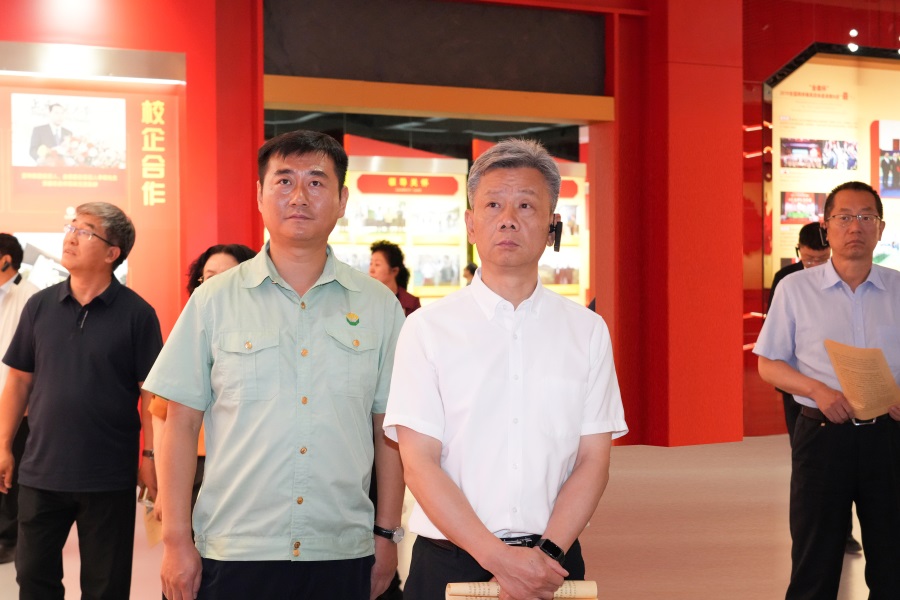 2024.06.23全國政協(xié)委員、省政協(xié)副主席、民盟甘肅省委會主委劉仲奎蒞臨金徽股份調(diào)研.jpg