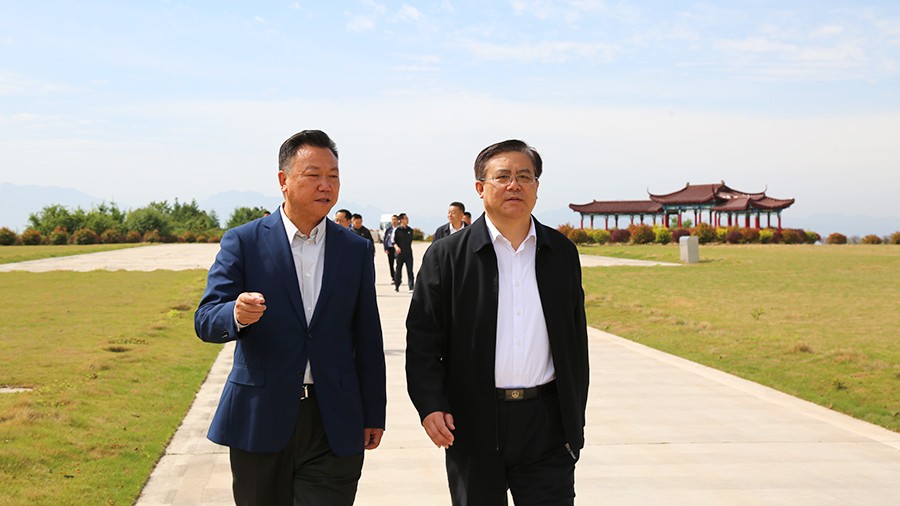 30-2021年5月，省人民檢察院黨組書記、檢察長朱玉蒞臨金徽股份調(diào)研綠色礦山建設(shè)工作。.jpg